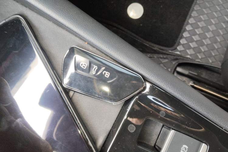 Used Volkswagen Tayron 2025 Tiguan L 380TSI 4Motion Luxury Interior 1