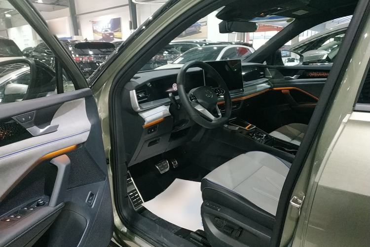 Used Volkswagen Tayron 2025 Tiguan L 380TSI 4Motion Luxury Easy Package Interior 3