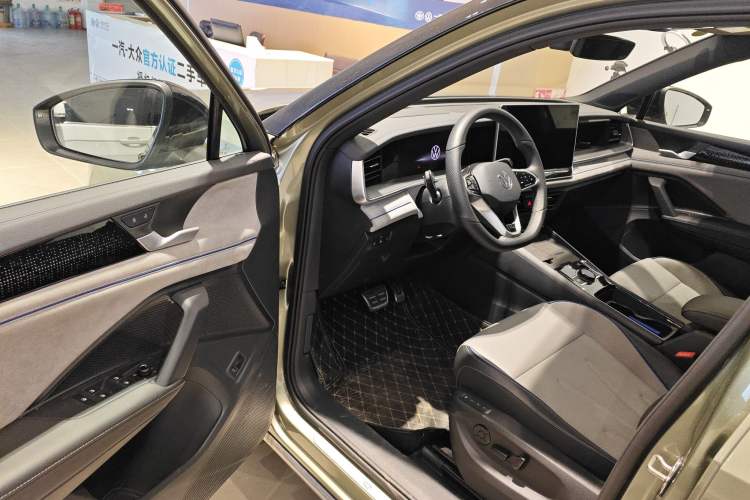 Used Volkswagen Tayron 2025 Tiguan L 380TSI 4Motion Luxury Easy Package Interior 3