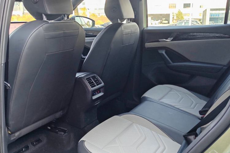 Used Volkswagen Tayron 2025 Tiguan L 380TSI 4Motion Luxury Easy Package Interior 3