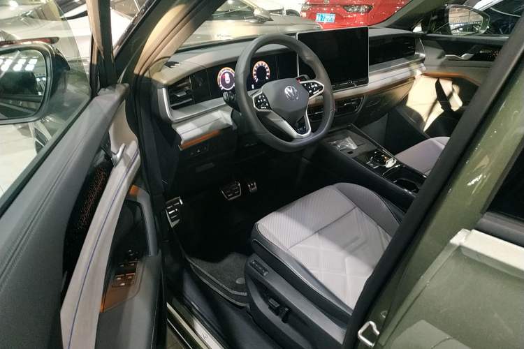 Used Volkswagen Tayron 2025 Tiguan L 380TSI 4Motion Luxury Easy Package Interior 3
