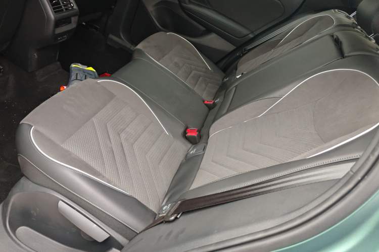 Used Volkswagen Tayron 2025 Tharu L 330TSI Two-Wheel Drive Elite City Package Interior 4