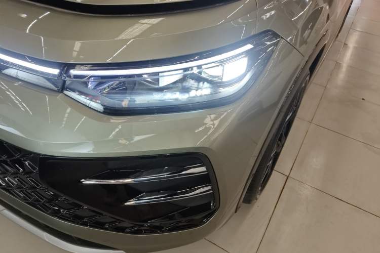 Used Volkswagen Tayron 2025 Tiguan L 380TSI 4Motion Luxury Easy Package Left Front Headlight