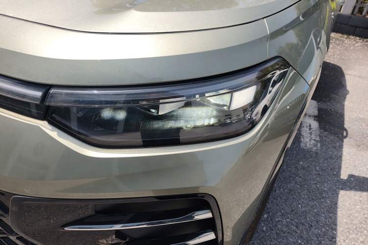Used Volkswagen Tayron 2025 Tiguan L 380TSI 4Motion Luxury Easy Package Left Front Headlight