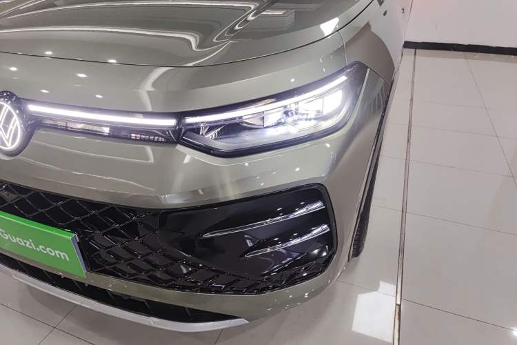 Used Volkswagen Tayron 2025 Tiguan L 380TSI 4Motion Luxury Easy Package Left Front Headlight