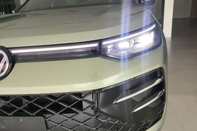 Used Volkswagen Tayron 2025 Tiguan L 380TSI 4Motion Luxury Left Front Headlight