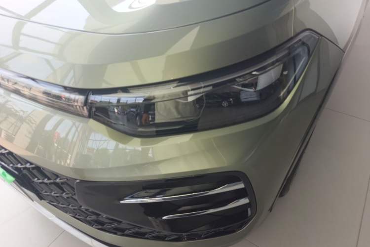 Used Volkswagen Tayron 2025 Tiguan L 380TSI 4Motion Luxury Easy Package Left Front Headlight