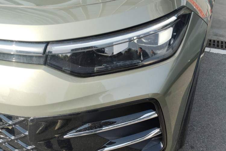 Used Volkswagen Tayron 2025 Tiguan L 380TSI 4Motion Luxury Easy Package Left Front Headlight