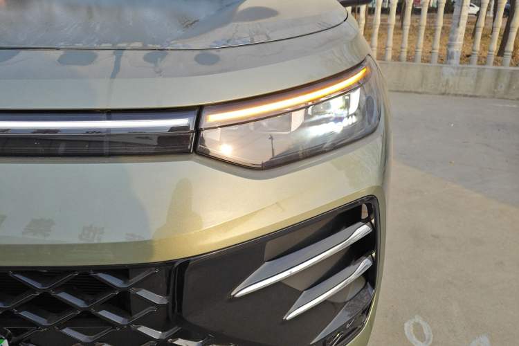 Used Volkswagen Tayron 2025 Tiguan L 380TSI 4Motion Luxury Easy Package Left Front Headlight