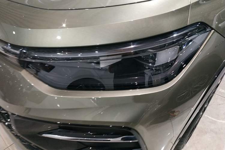 Used Volkswagen Tayron 2025 Tiguan L 380TSI 4Motion Luxury Easy Package Left Front Headlight