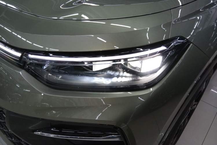 Used Volkswagen Tayron 2025 Tiguan L 380TSI 4Motion Luxury Easy Package Left Front Headlight