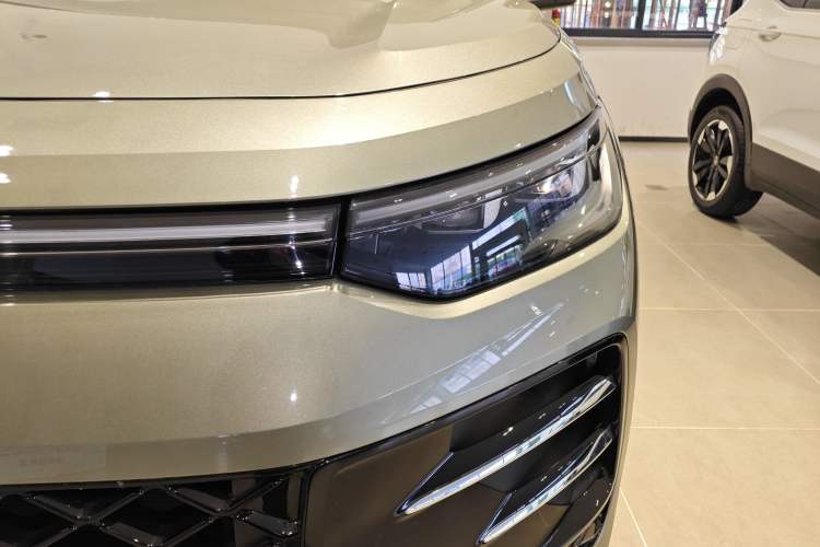 Used Volkswagen Tayron 2025 Tiguan L 380TSI 4Motion Luxury Easy Package Left Front Headlight
