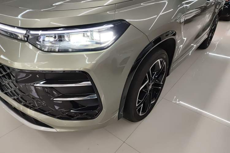 Used Volkswagen Tayron 2025 Tiguan L 380TSI 4Motion Luxury Left Front Headlight