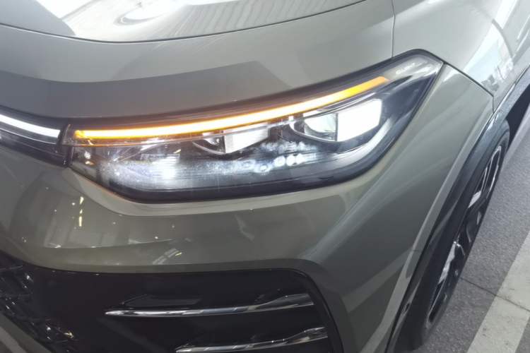 Used Volkswagen Tayron 2025 Tiguan L 380TSI 4Motion Luxury Easy Package Left Front Headlight