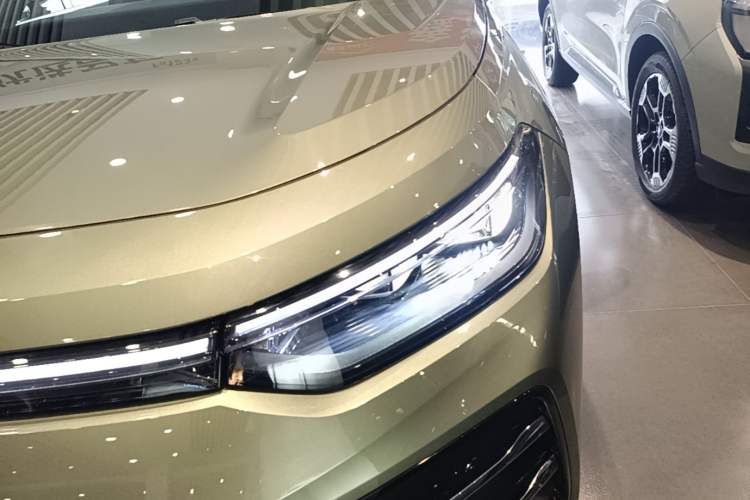 Used Volkswagen Tayron 2025 Tiguan L 380TSI 4Motion Luxury Easy Package Left Front Headlight
