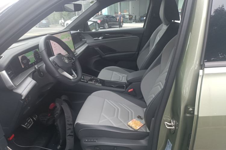 Used Volkswagen Tayron 2025 Tiguan L 380TSI 4Motion Luxury Left Front Seat