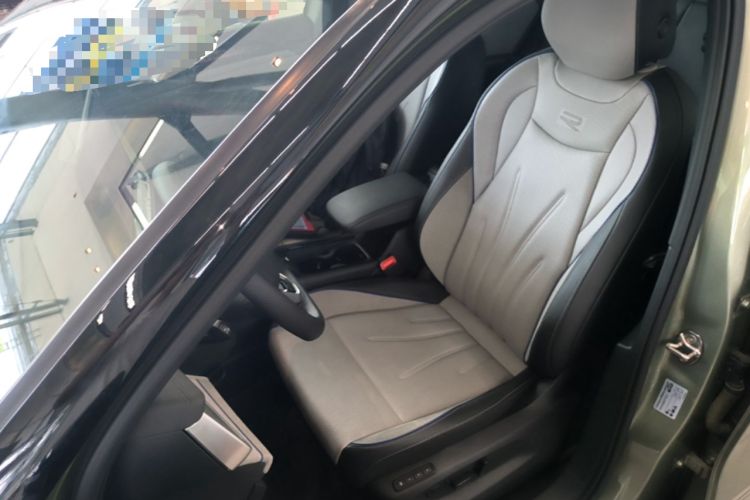 Used Volkswagen Tayron 2025 Tiguan L 380TSI 4Motion Luxury Easy Package Left Front Seat