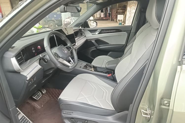 Used Volkswagen Tayron 2025 Tiguan L 380TSI 4Motion Luxury Easy Package Left Front Seat