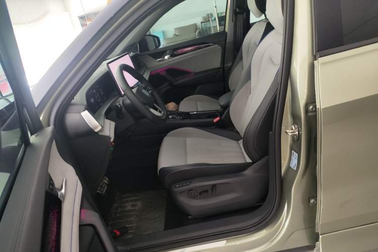 Used Volkswagen Tayron 2025 Tiguan L 380TSI 4Motion Luxury Left Front Seat