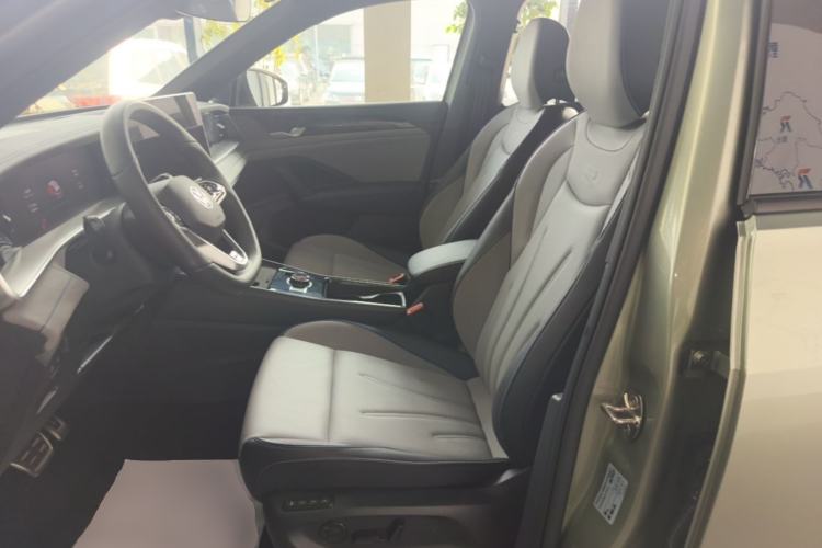 Used Volkswagen Tayron 2025 Tiguan L 380TSI 4Motion Luxury Easy Package Left Front Seat