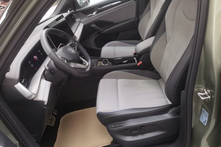 Used Volkswagen Tayron 2025 Tiguan L 380TSI 4Motion Luxury Easy Package Left Front Seat