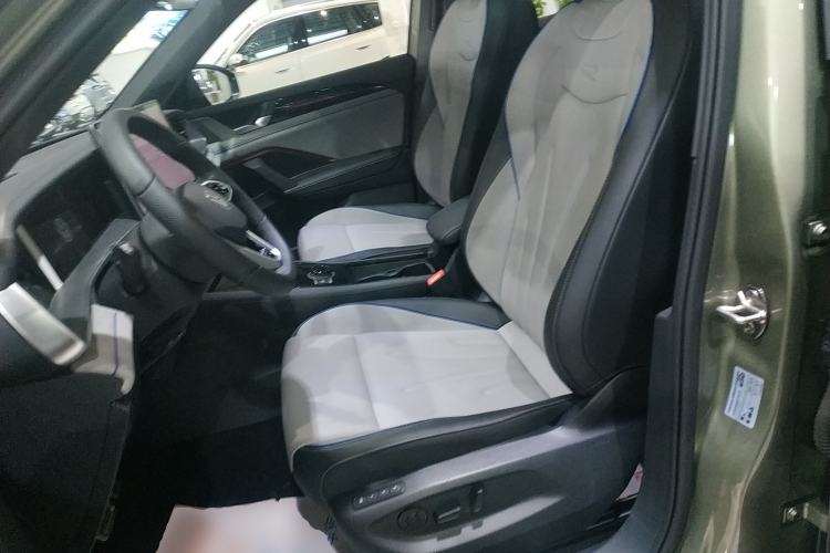 Used Volkswagen Tayron 2025 Tiguan L 380TSI 4Motion Luxury Easy Package Left Front Seat