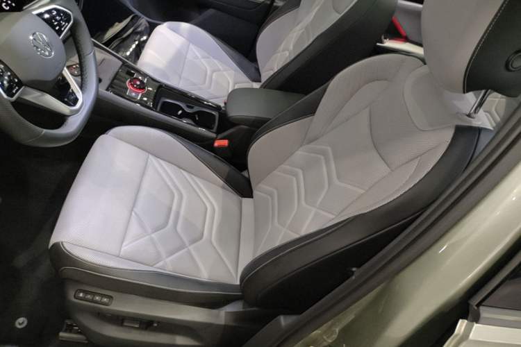 Used Volkswagen Tayron 2025 Tiguan L 380TSI 4Motion Luxury Easy Package Left Front Seat