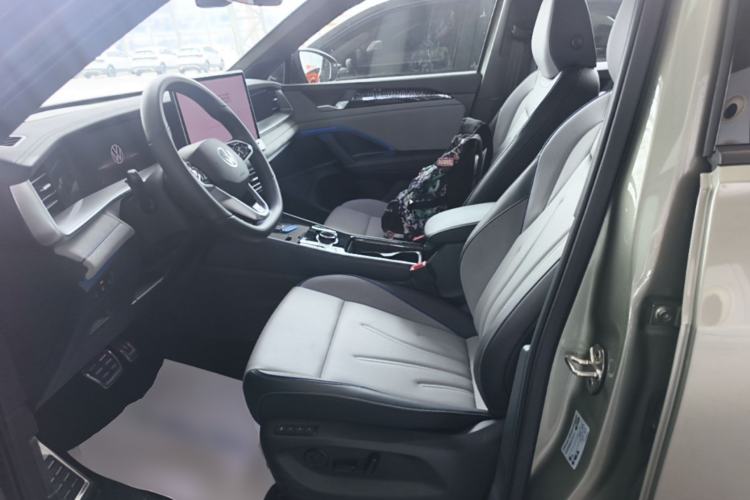 Used Volkswagen Tayron 2025 Tiguan L 380TSI 4Motion Luxury Easy Package Left Front Seat