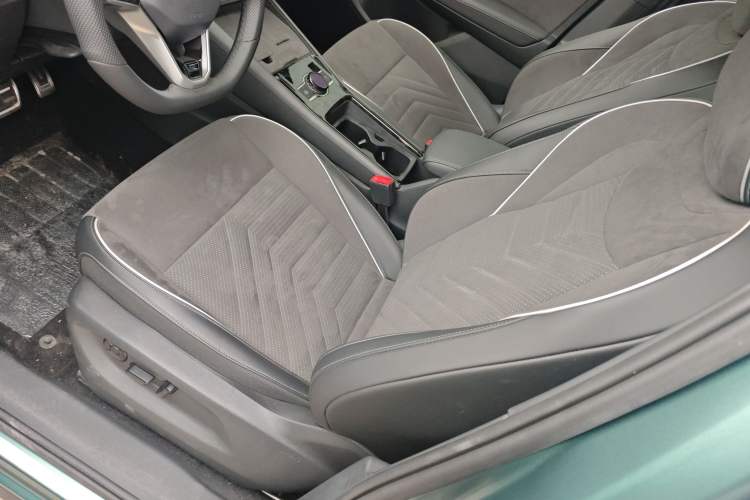 Used Volkswagen Tayron 2025 Tharu L 330TSI Two-Wheel Drive Elite City Package Left Front Seat