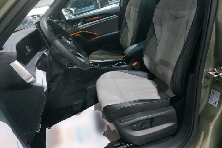Used Volkswagen Tayron 2025 Tiguan L 380TSI 4Motion Luxury Easy Package Left Front Seat
