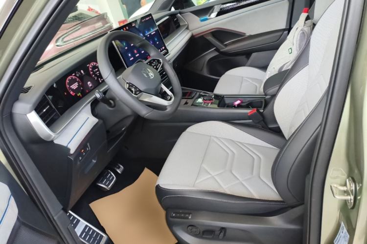 Used Volkswagen Tayron 2025 Tiguan L 380TSI 4Motion Luxury Left Front Seat