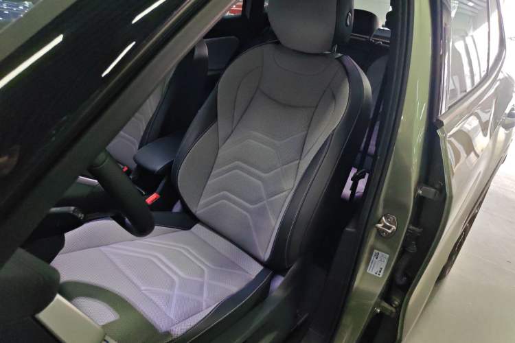 Used Volkswagen Tayron 2025 Tiguan L 380TSI 4Motion Luxury Easy Package Left Front Seat