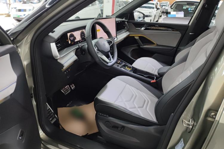 Used Volkswagen Tayron 2025 Tiguan L 380TSI 4Motion Luxury Left Front Seat