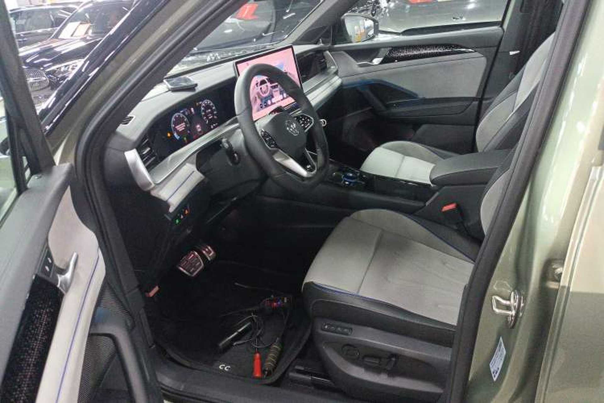 Used Volkswagen Tayron 2025 Tiguan L 380TSI 4Motion Luxury Easy Package Left Front Seat