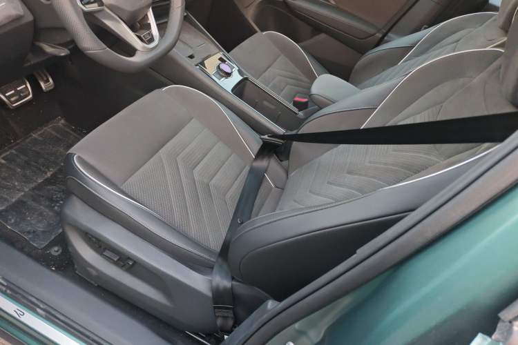 Used Volkswagen Tayron 2025 Tharu L 330TSI Two-Wheel Drive Elite City Package Left Front Seat