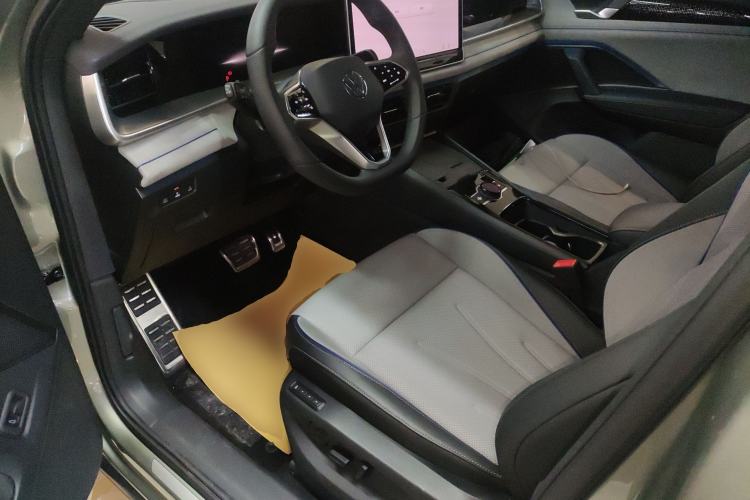 Used Volkswagen Tayron 2025 Tiguan L 380TSI 4Motion Luxury Easy Package Left Front Seat