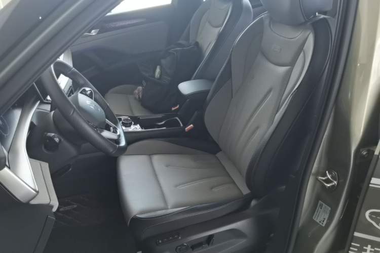 Used Volkswagen Tayron 2025 Tiguan L 380TSI 4Motion Luxury Easy Package Left Front Seat