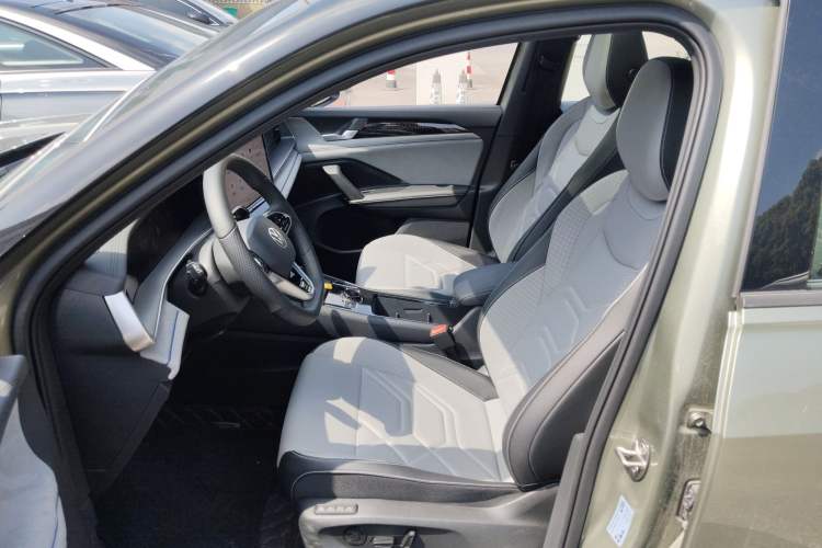Used Volkswagen Tayron 2025 Tiguan L 380TSI 4Motion Luxury Easy Package Left Front Seat