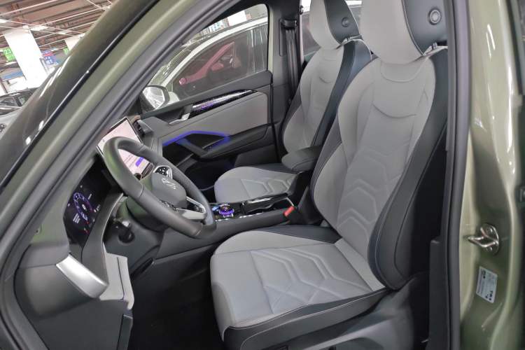 Used Volkswagen Tayron 2025 Tiguan L 380TSI 4Motion Luxury Easy Package Left Front Seat