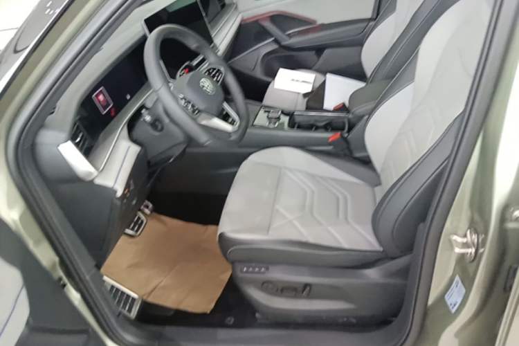 Used Volkswagen Tayron 2025 Tiguan L 380TSI 4Motion Luxury Left Front Seat