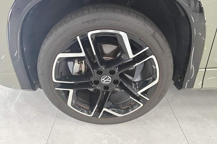 Used Volkswagen Tayron 2025 Tiguan L 380TSI 4Motion Luxury Easy Package Left Front Wheel Hub