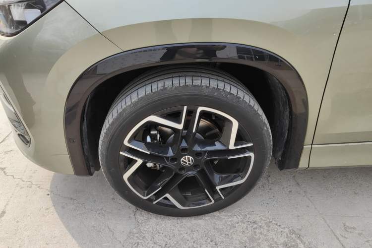 Used Volkswagen Tayron 2025 Tiguan L 380TSI 4Motion Luxury Easy Package Left Front Wheel Hub