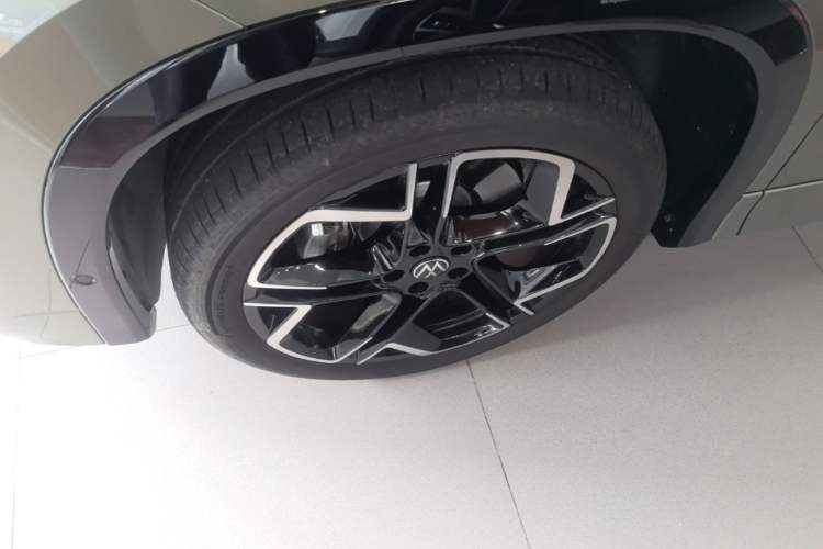 Used Volkswagen Tayron 2025 Tiguan L 380TSI 4Motion Luxury Left Front Wheel Hub