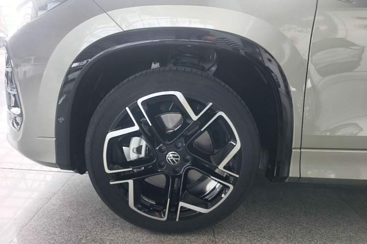 Used Volkswagen Tayron 2025 Tiguan L 380TSI 4Motion Luxury Easy Package Left Front Wheel Hub