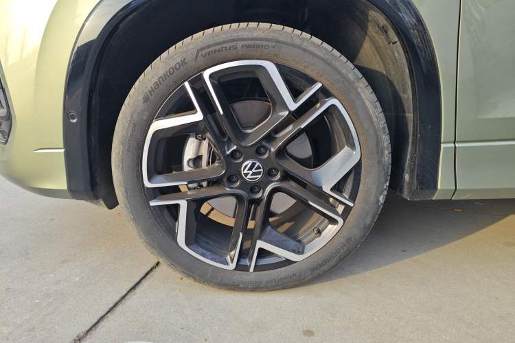 Used Volkswagen Tayron 2025 Tiguan L 380TSI 4Motion Luxury Easy Package Left Front Wheel Hub