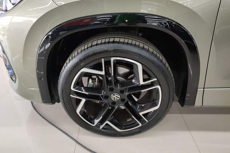 Used Volkswagen Tayron 2025 Tiguan L 380TSI 4Motion Luxury Easy Package Left Front Wheel Hub