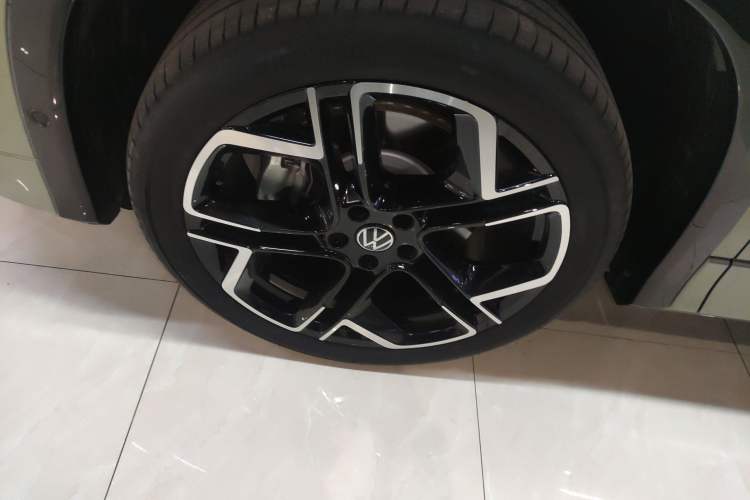 Used Volkswagen Tayron 2025 Tiguan L 380TSI 4Motion Luxury Easy Package Left Front Wheel Hub