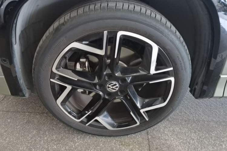 Used Volkswagen Tayron 2025 Tiguan L 380TSI 4Motion Luxury Easy Package Left Front Wheel Hub