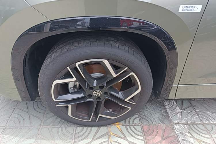 Used Volkswagen Tayron 2025 Tiguan L 380TSI 4Motion Luxury Easy Package Left Front Wheel Hub