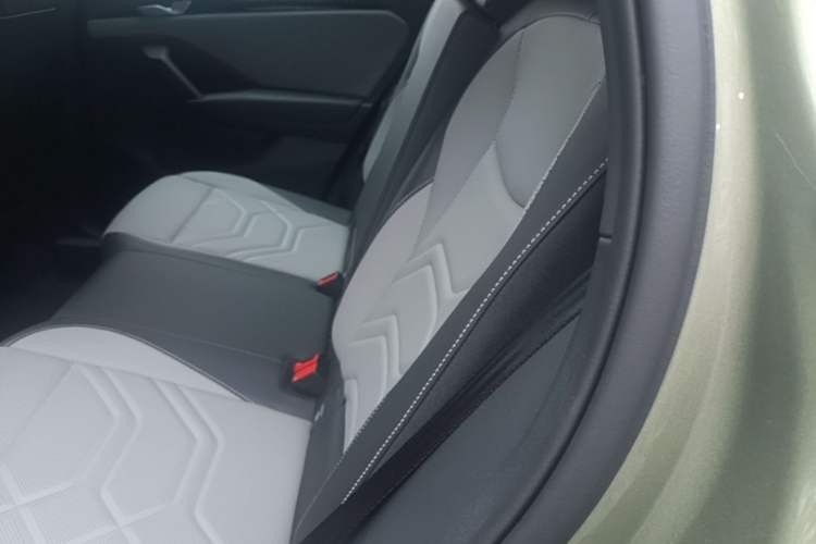 Used Volkswagen Tayron 2025 Tiguan L 380TSI 4Motion Luxury Left Rear Seat
